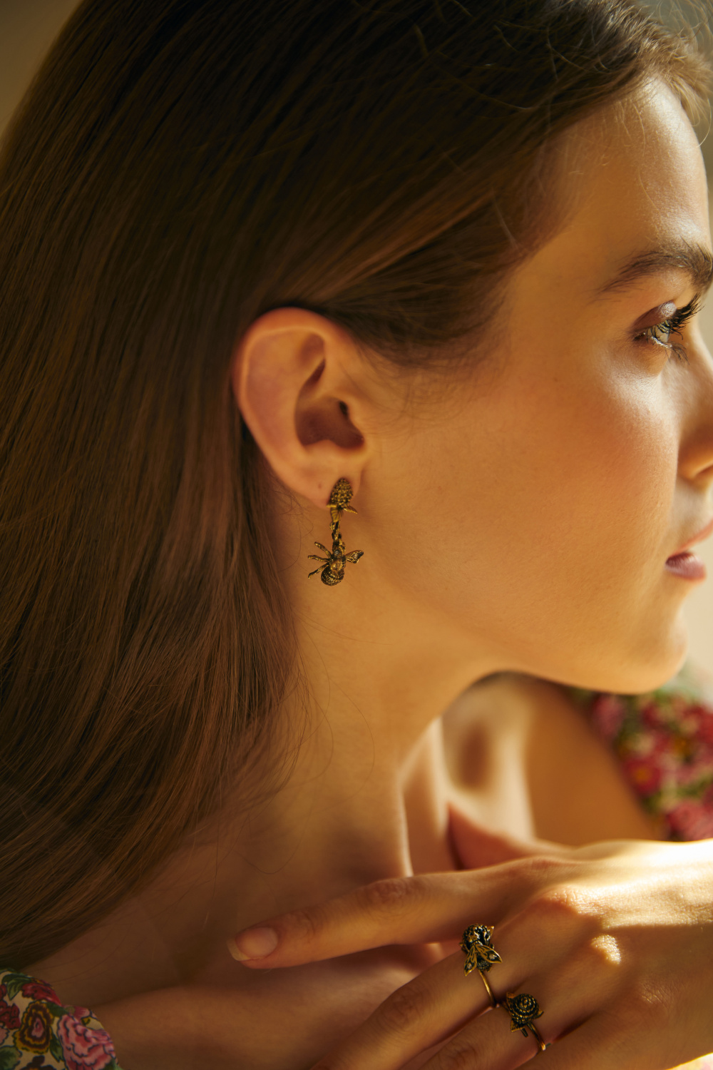 OR2104 CRYSTAL Earings пусеты Bumblebee sul trifoglio